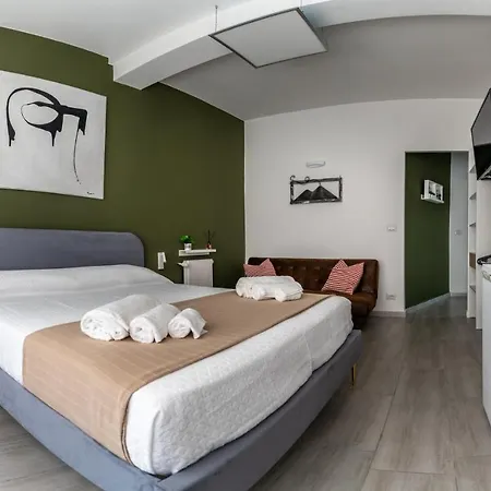 Neapolitan Vittoria Colonna Apartment *